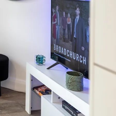 Stylish, Spacious 1 Bedroom Apartment, Lägenhet *