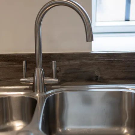 Stylish, Spacious 1 Bedroom Apartment, *