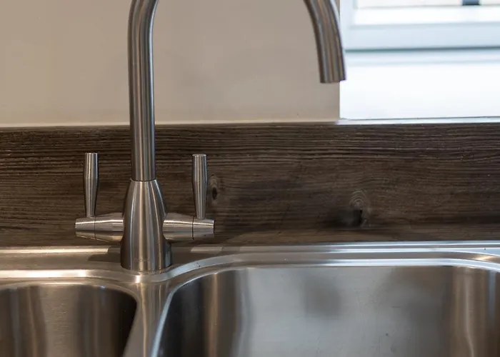 Stylish, Spacious 1 Bedroom Apartment, *