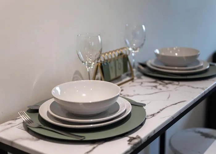 Stylish, Spacious 1 Bedroom Apartment,