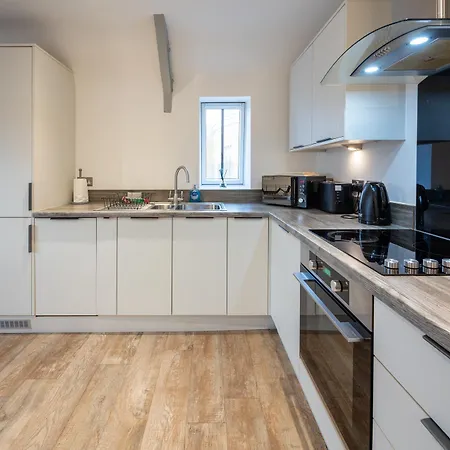 Stylish, Spacious 1 Bedroom Apartment, Апартаменты