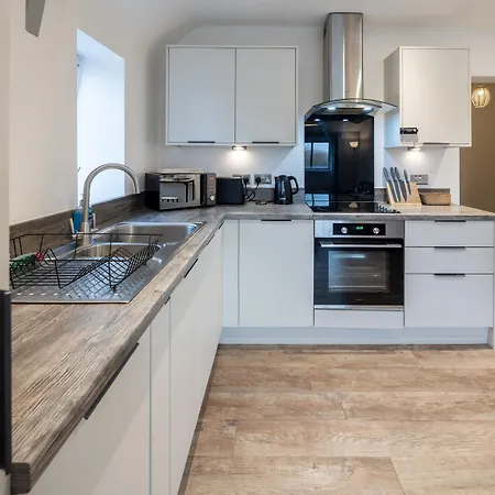 Stylish, Spacious 1 Bedroom Apartment, Бристоль