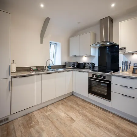 Stylish, Spacious 1 Bedroom Apartment,