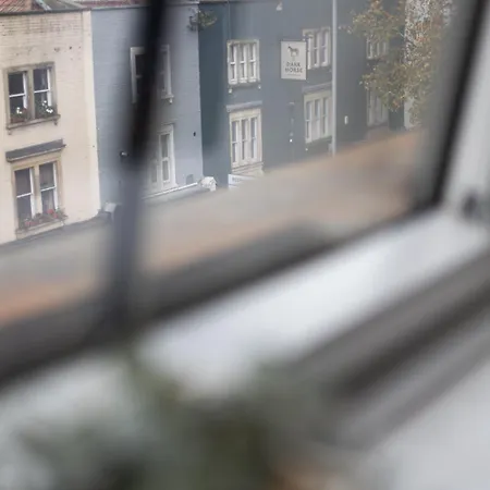 Stylish, Spacious 1 Bedroom Apartment, Апартаменты Бристоль