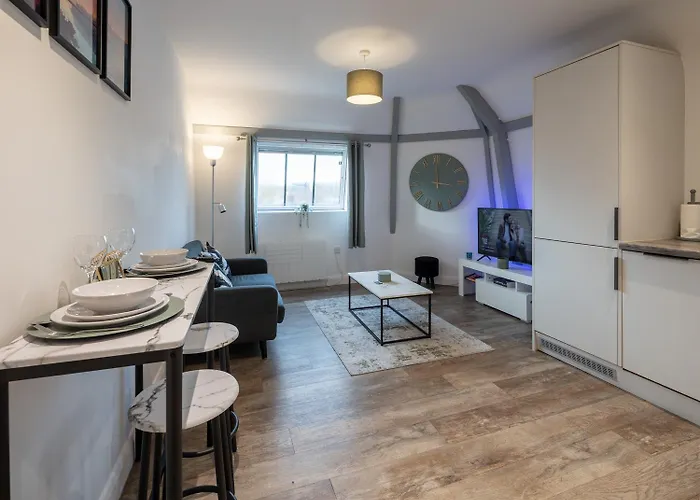 Stylish, Spacious 1 Bedroom Apartment, * Bristol