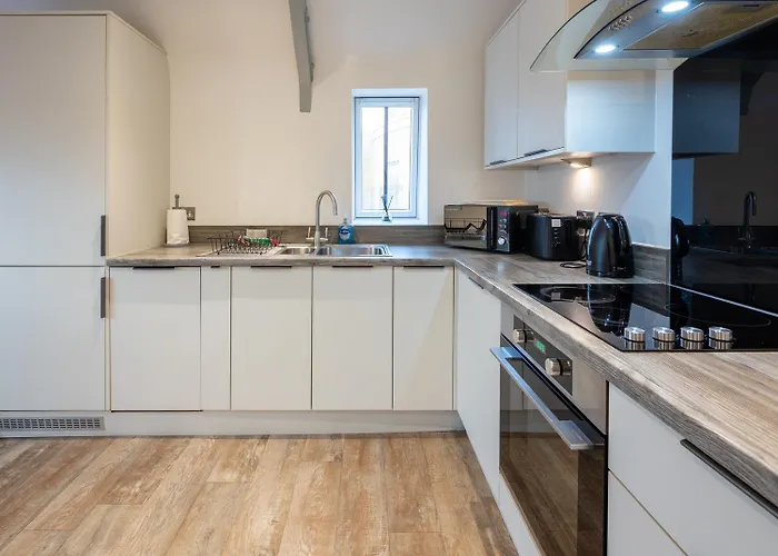 Stylish, Spacious 1 Bedroom Apartment, Апартаменти