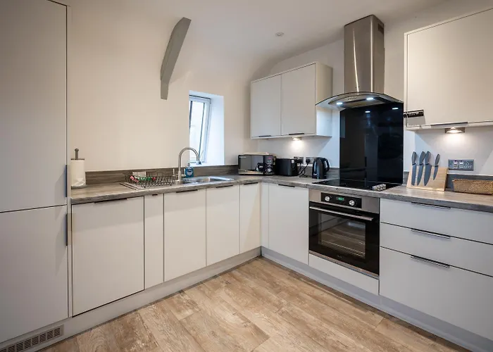 Stylish, Spacious 1 Bedroom Apartment,