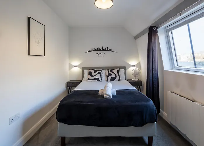 Stylish, Spacious 1 Bedroom Apartment, * בריסטול