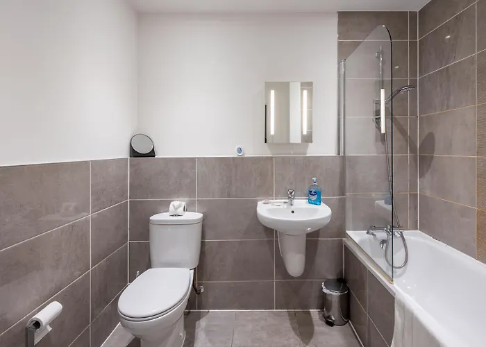 Stylish, Spacious 1 Bedroom Apartment, *