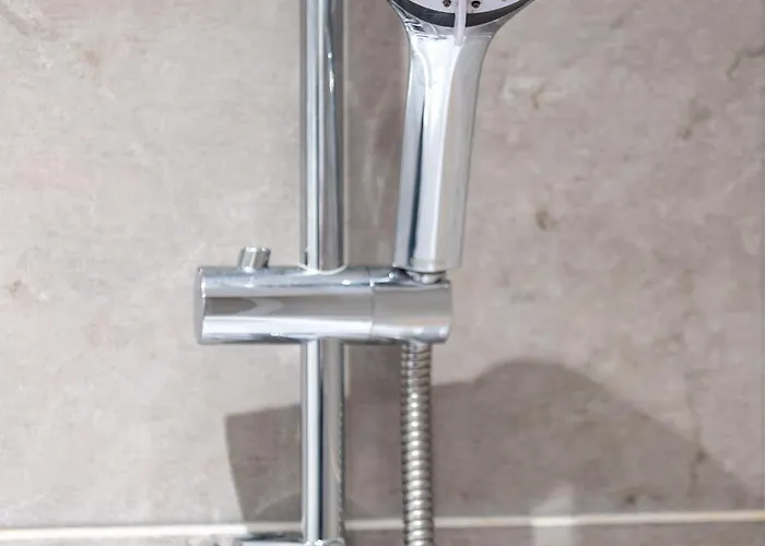 Stylish, Spacious 1 Bedroom Apartment, Бристоль