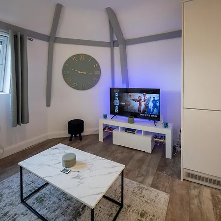 Stylish, Spacious 1 Bedroom Apartment, * Bristol