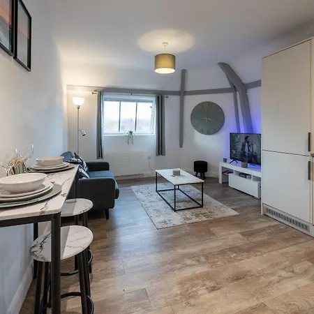 Stylish, Spacious 1 Bedroom Apartment, * Bristol