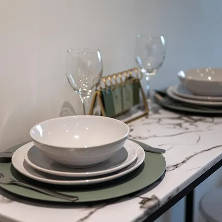 Stylish, Spacious 1 Bedroom Apartment,