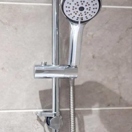 Stylish, Spacious 1 Bedroom Apartment, Bristol