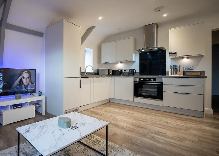 Stylish, Spacious 1 Bedroom Apartment, Apartment *