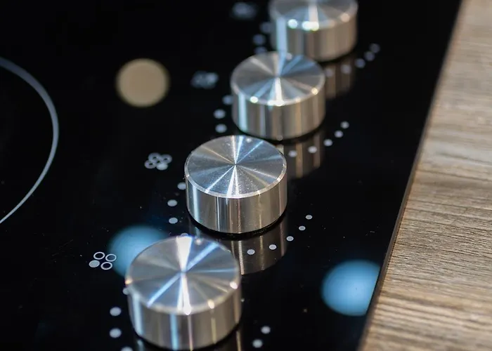 Stylish, Spacious 1 Bedroom Apartment, Apartment