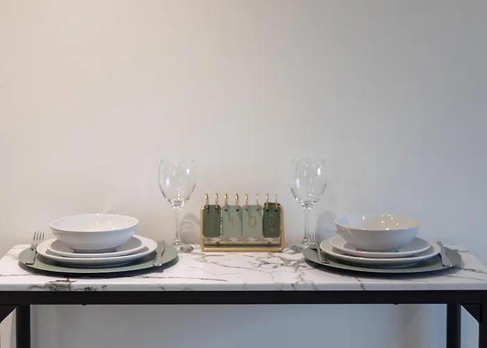 Apartment Stylish, Spacious 1 Bedroom Apartment,